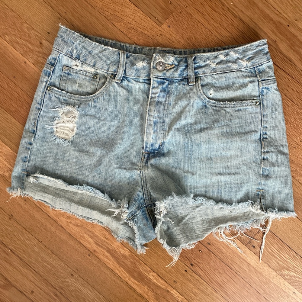 H&M denim shorts with pockets